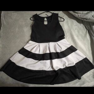 Girls Black & White Dress XL